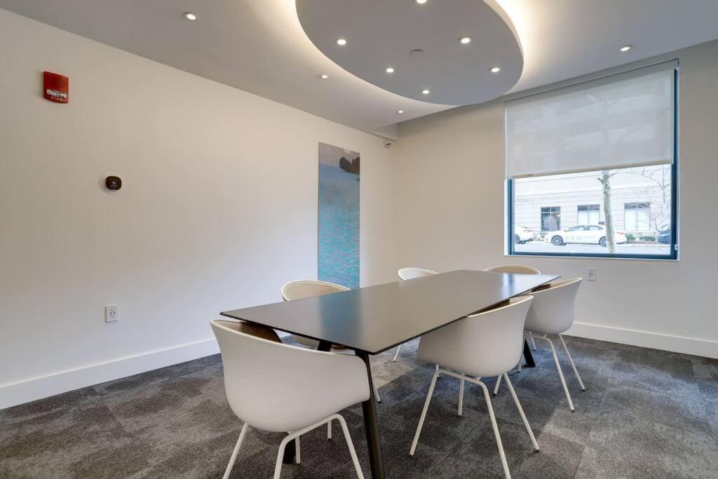 Fantastic 2 Bedroom Condo At Ballston With Gym Арлингтон Экстерьер фото