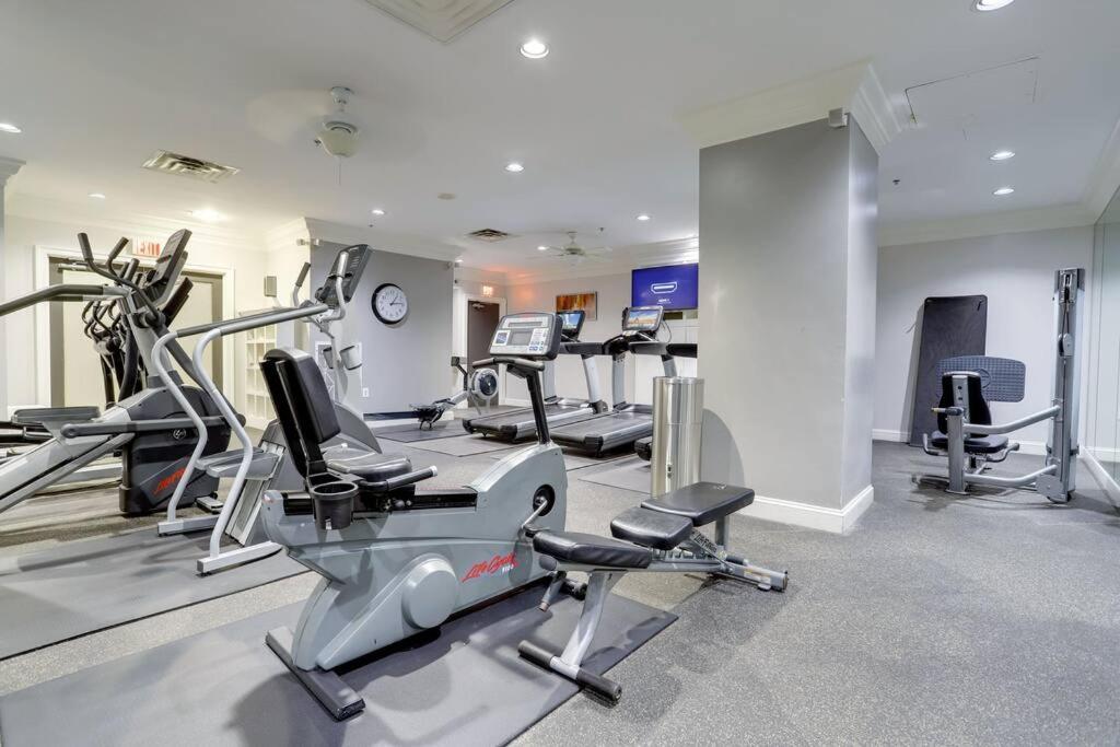 Fantastic 2 Bedroom Condo At Ballston With Gym Арлингтон Экстерьер фото